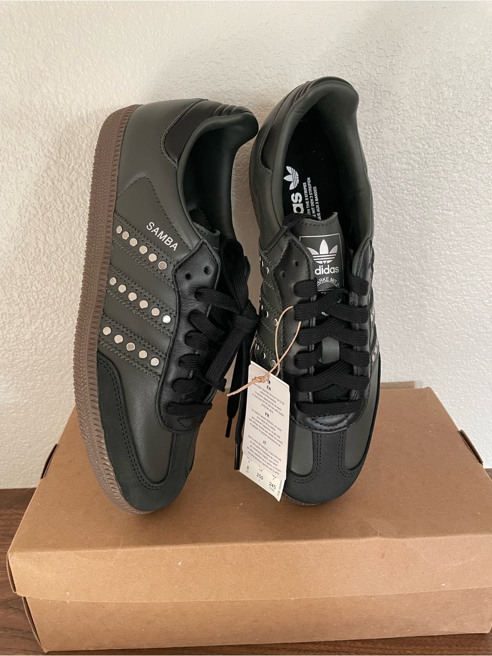 NWT adidas Women’s Samba OG Sneakers Size 8 - Picture 2 of 8